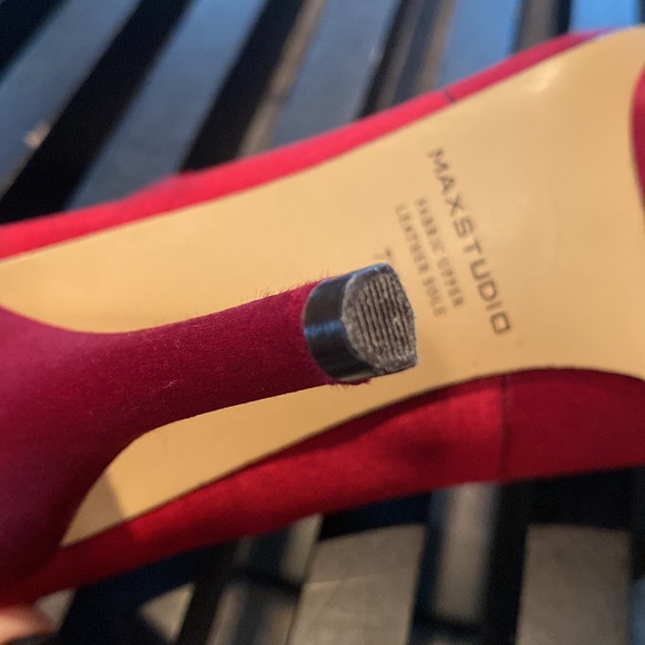 Max Studio Women’s Red Satin heel - Picture 8 of 10